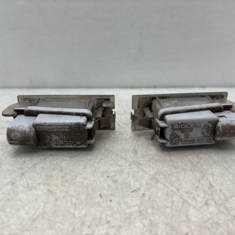 Eclairage de plaque RENAULT CLIO 3 Photo n°2