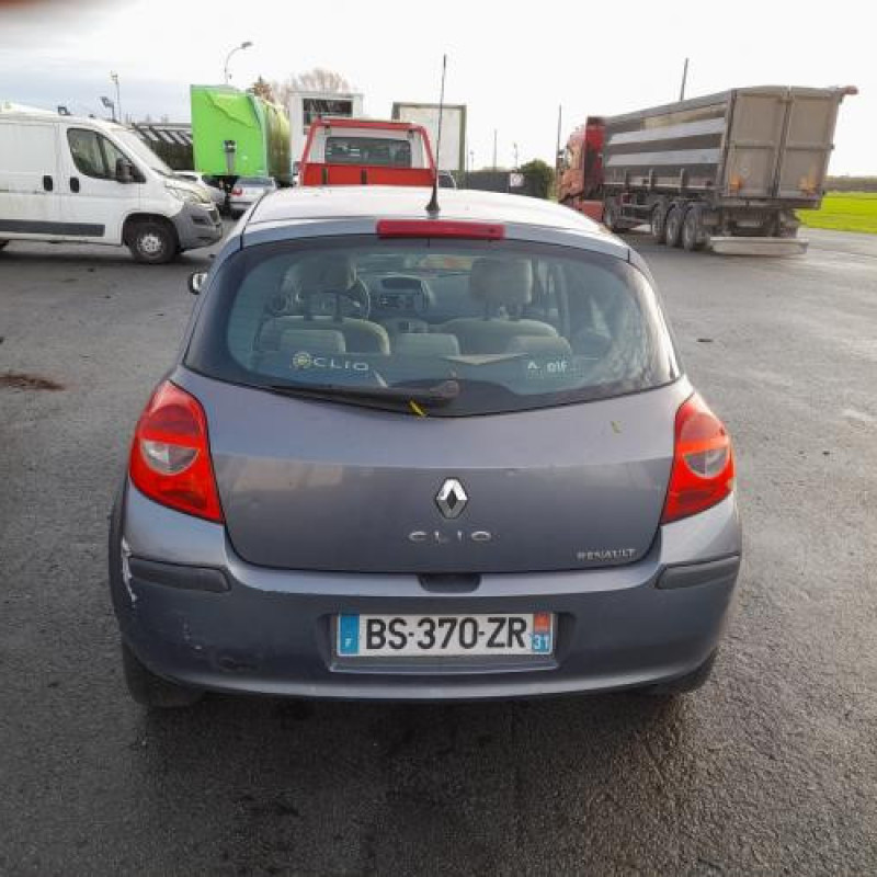 Eclairage de plaque RENAULT CLIO 3 Photo n°9