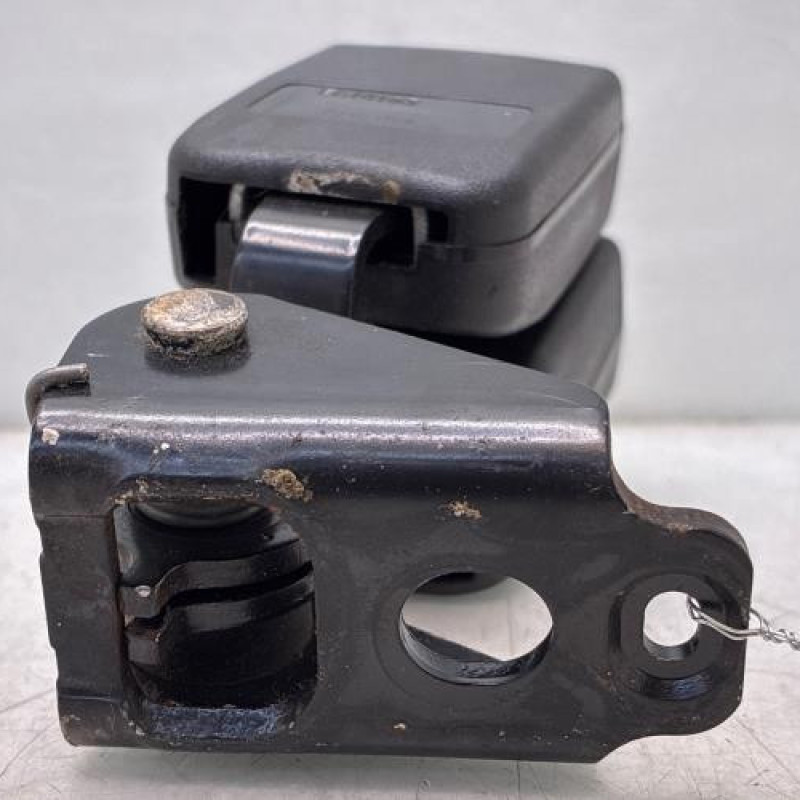Attache ceinture arriere droit PEUGEOT 307 Photo n°3