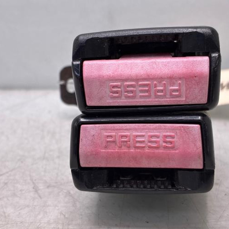 Attache ceinture arriere droit PEUGEOT 307 Photo n°4