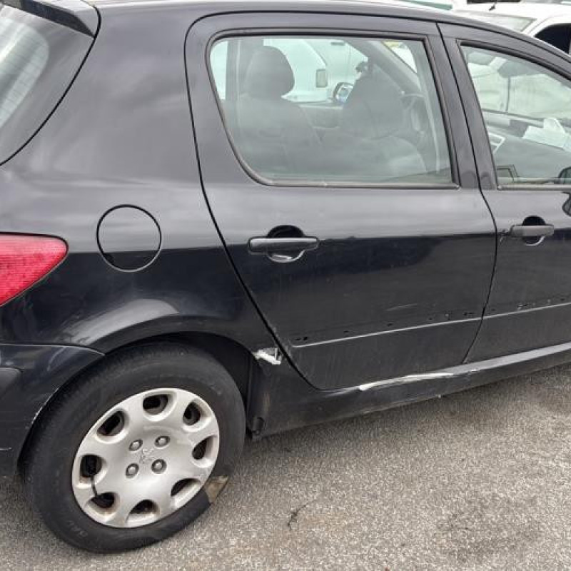 Attache ceinture arriere droit PEUGEOT 307 Photo n°10