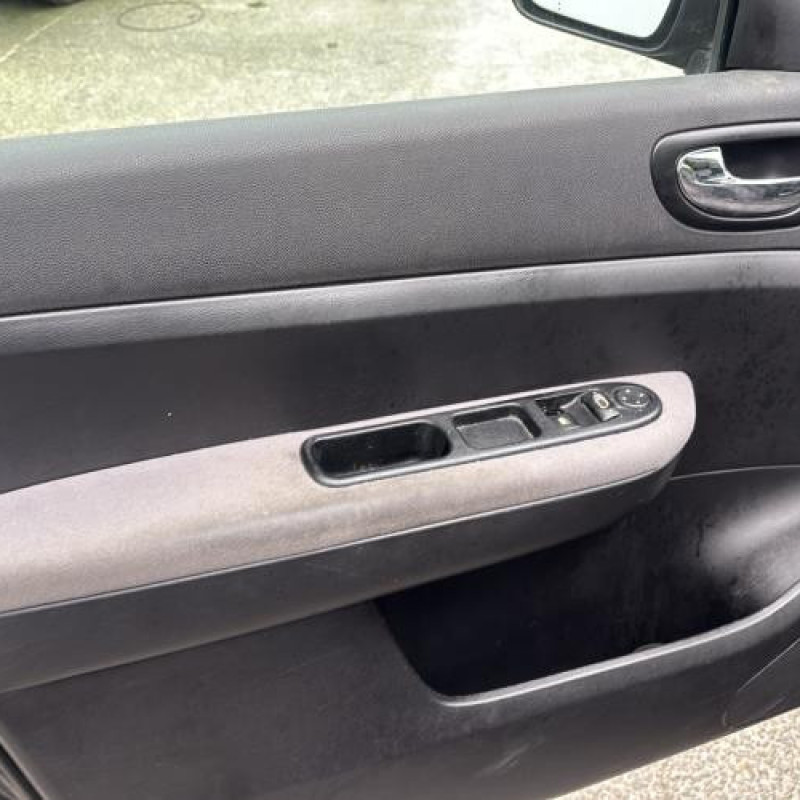 Attache ceinture arriere droit PEUGEOT 307 Photo n°14