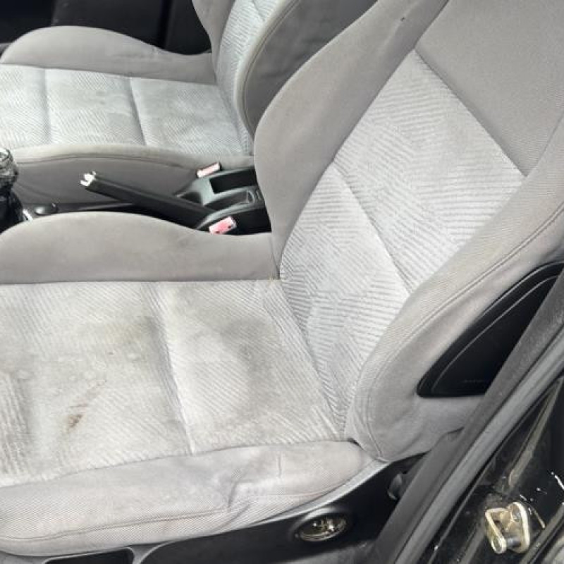 Attache ceinture arriere droit PEUGEOT 307 Photo n°16