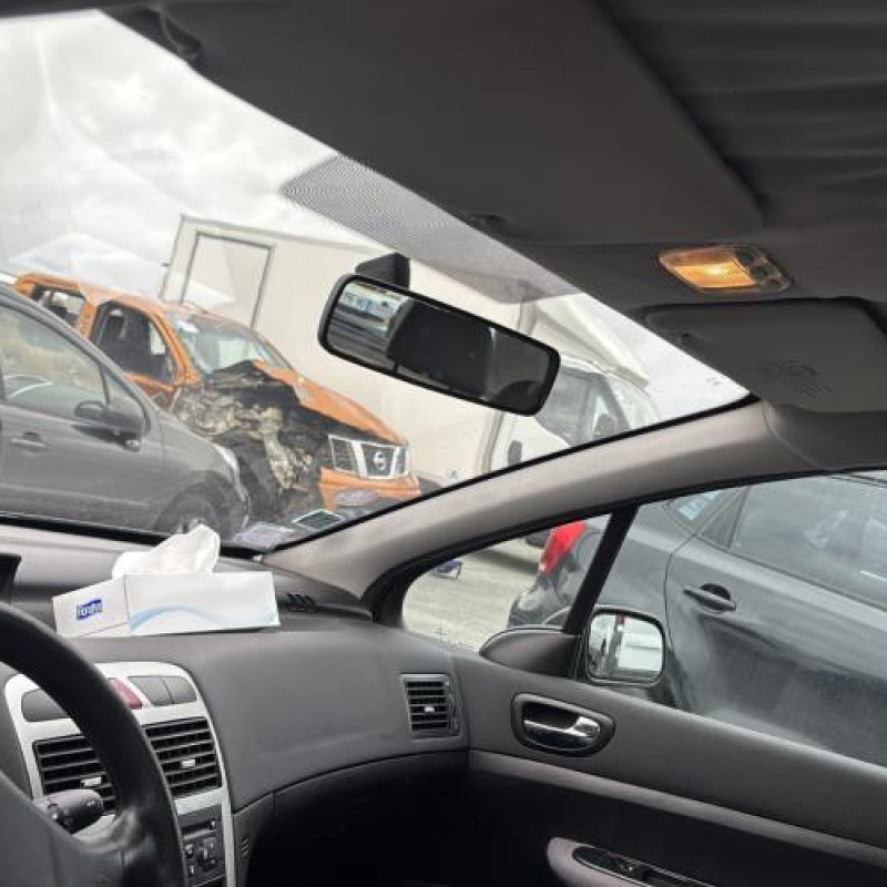 Attache ceinture arriere droit PEUGEOT 307 Photo n°18