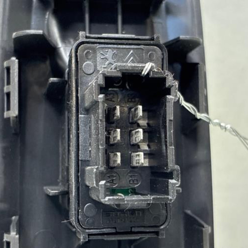 Interrupteur de leve vitre avant droit CITROEN DS3 Photo n°4