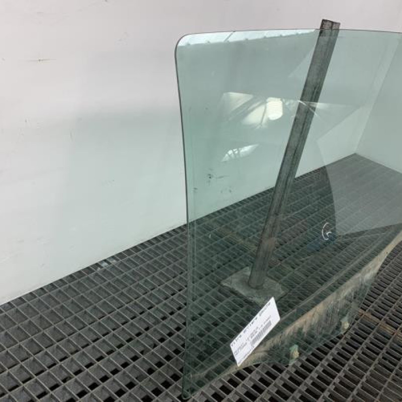 Vitre arriere gauche PEUGEOT 207 Photo n°2