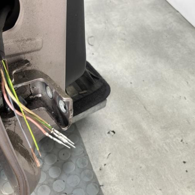 Porte arriere droit PEUGEOT 208 1 Photo n°6