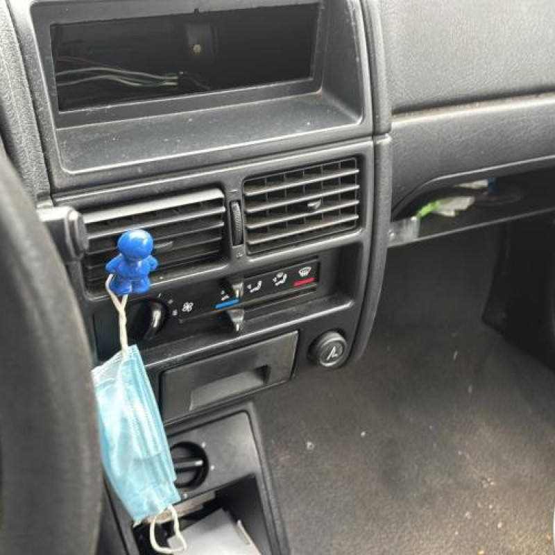 Leve vitre electrique avant droit CITROEN AX Photo n°19