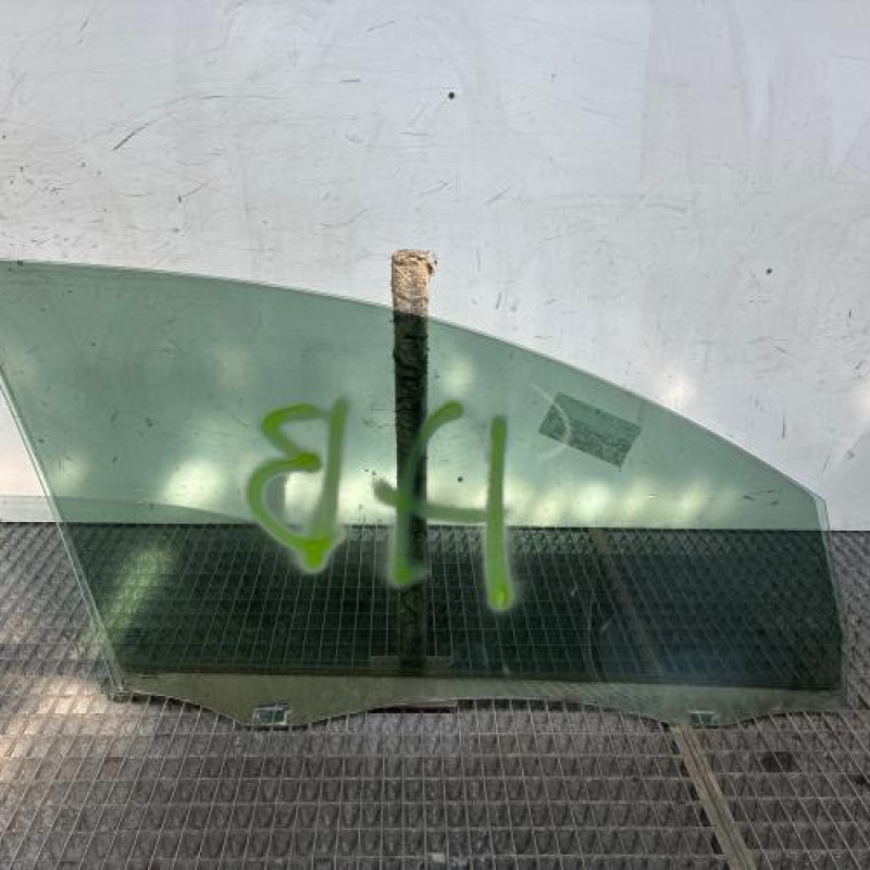 Vitre avant gauche VOLKSWAGEN GOLF 6 Photo n°2