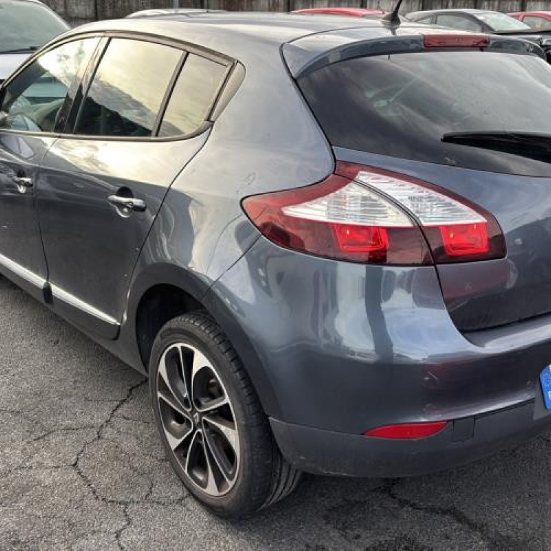 Pare choc avant RENAULT MEGANE 3 Photo n°8