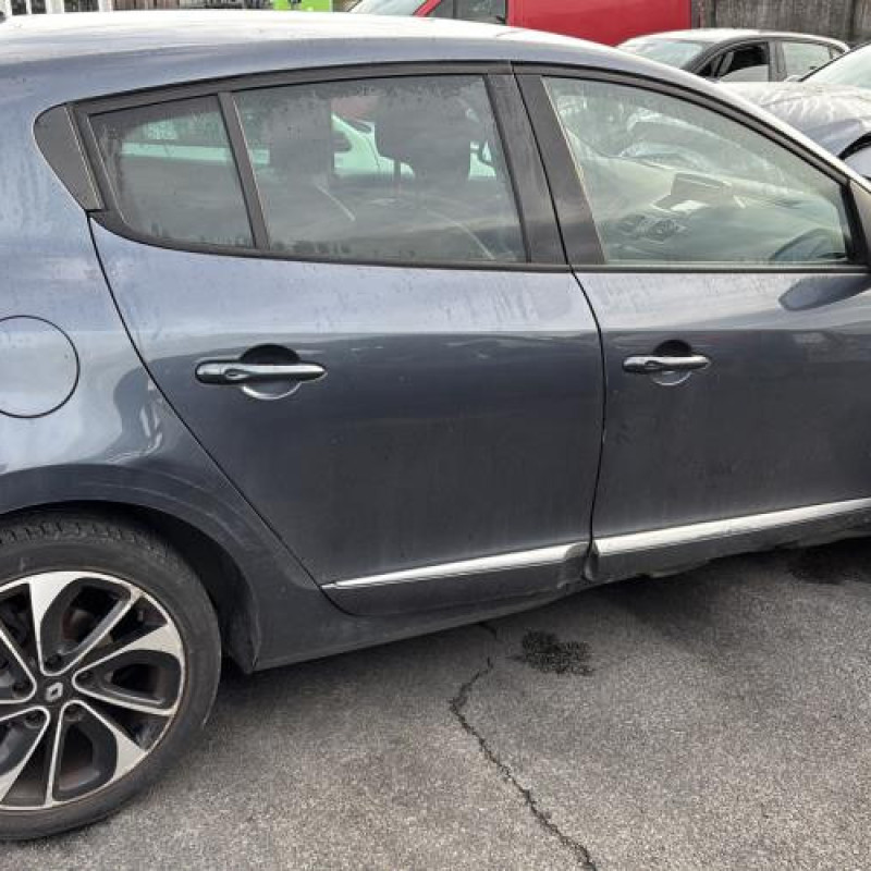 Pare choc avant RENAULT MEGANE 3 Photo n°11