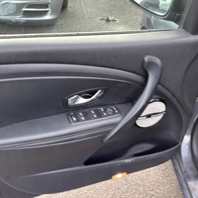 Pare choc avant RENAULT MEGANE 3 Photo n°13