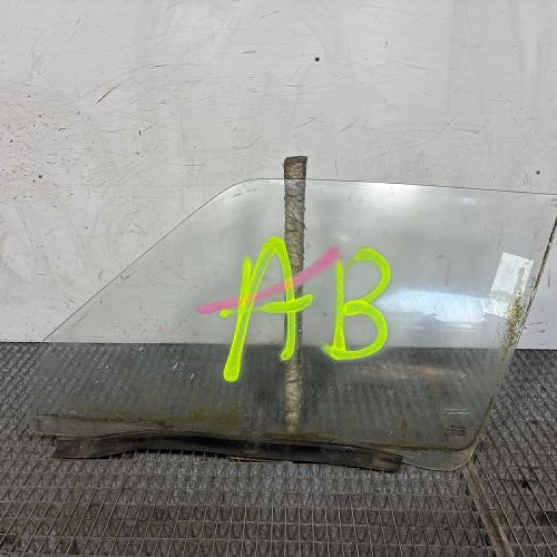 Vitre avant gauche RENAULT EXPRESS Photo n°1