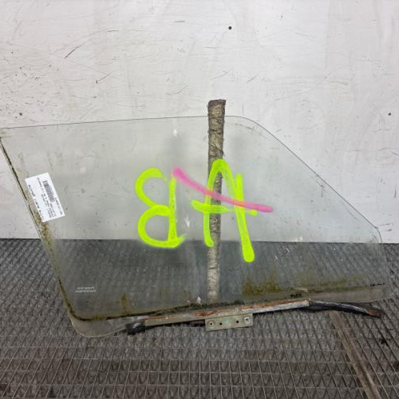 Vitre avant gauche RENAULT EXPRESS Photo n°2