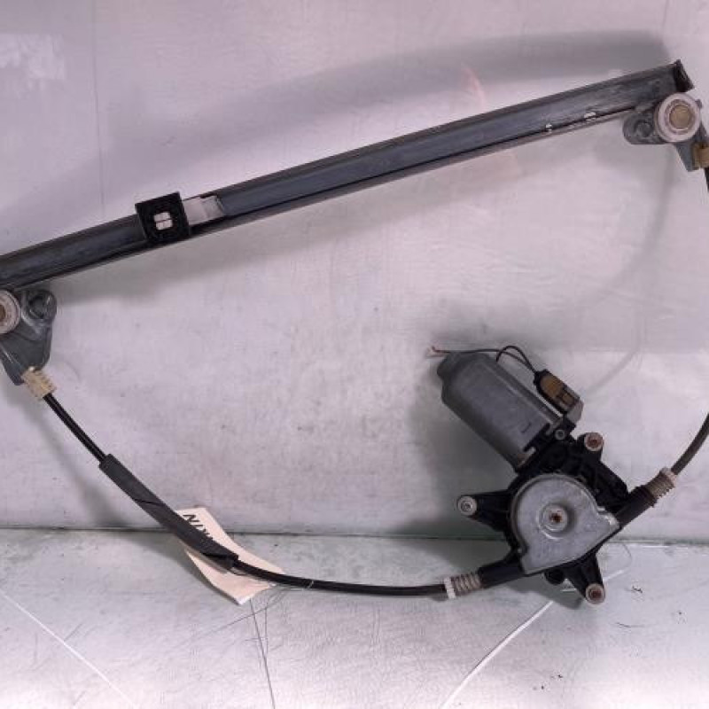 Leve vitre electrique avant gauche PEUGEOT 405 Photo n°3