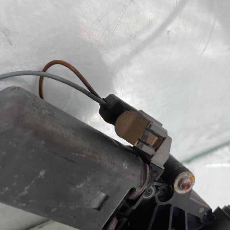 Leve vitre electrique avant gauche PEUGEOT 405 Photo n°4