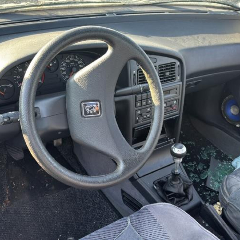 Leve vitre electrique avant gauche PEUGEOT 405 Photo n°18