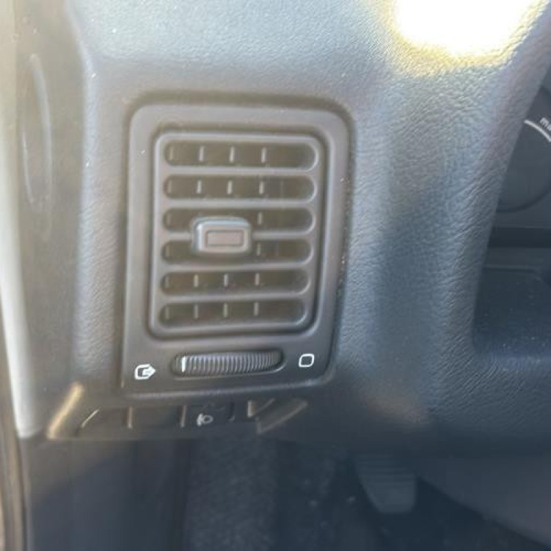 Leve vitre electrique avant gauche PEUGEOT 405 Photo n°20