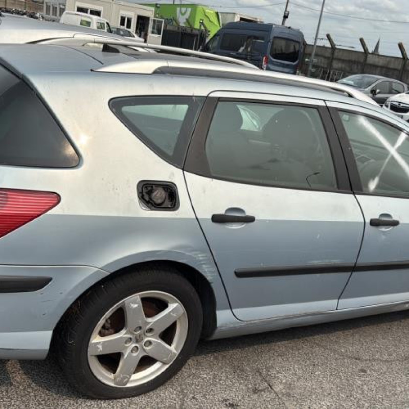 Feu arriere stop central PEUGEOT 407 Photo n°11