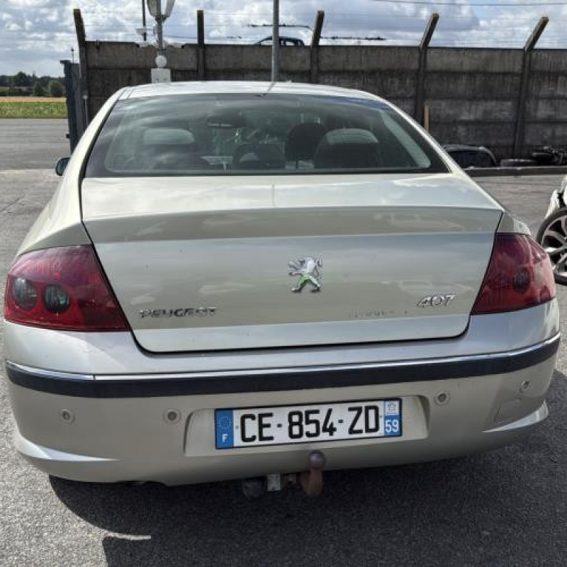 Feu arriere stop central PEUGEOT 407 Photo n°8