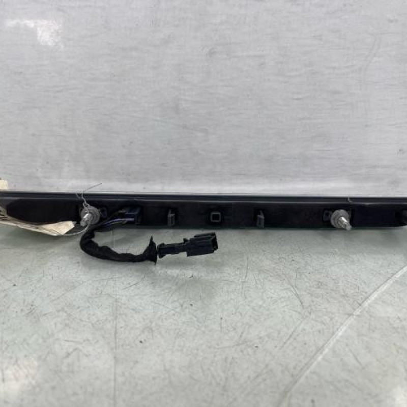 Feu arriere stop central PEUGEOT 2008 1 Photo n°2