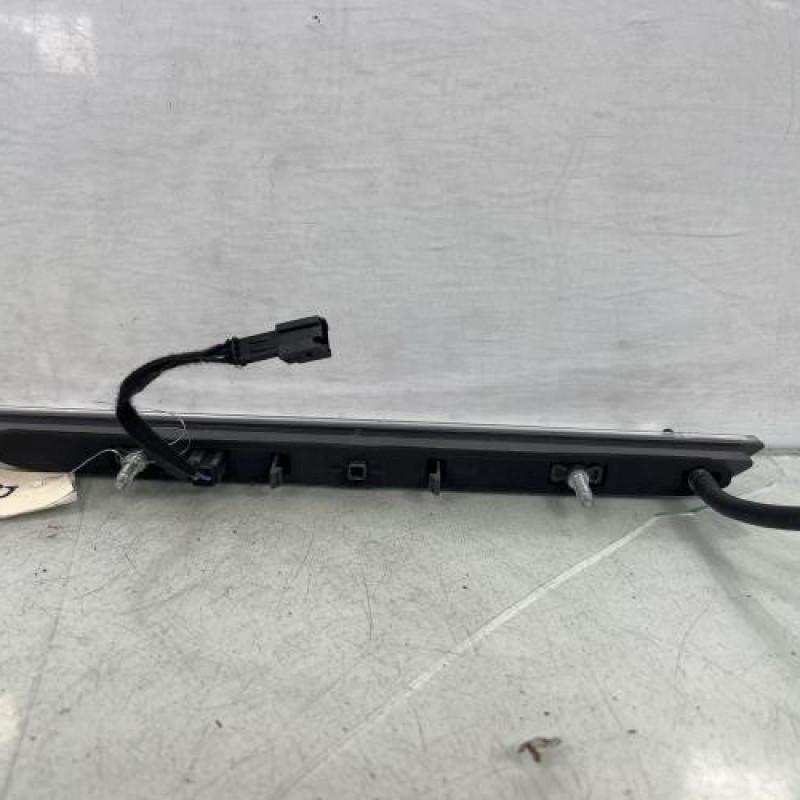 Feu arriere stop central PEUGEOT 2008 1 Photo n°2