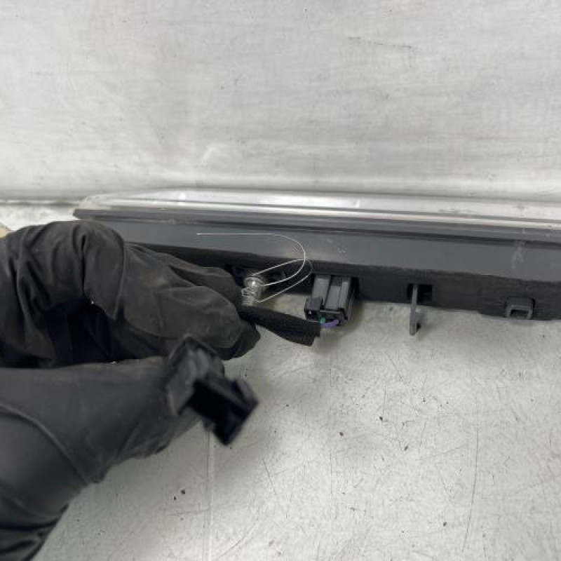 Feu arriere stop central PEUGEOT 2008 1 Photo n°3