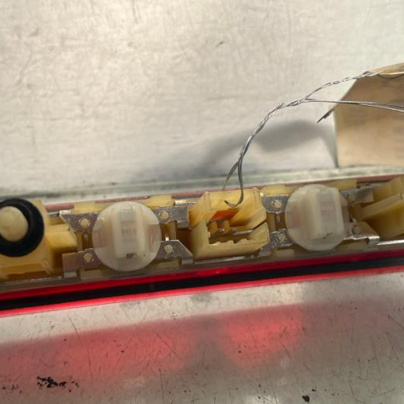 Feu arriere stop central PEUGEOT 207 Photo n°3