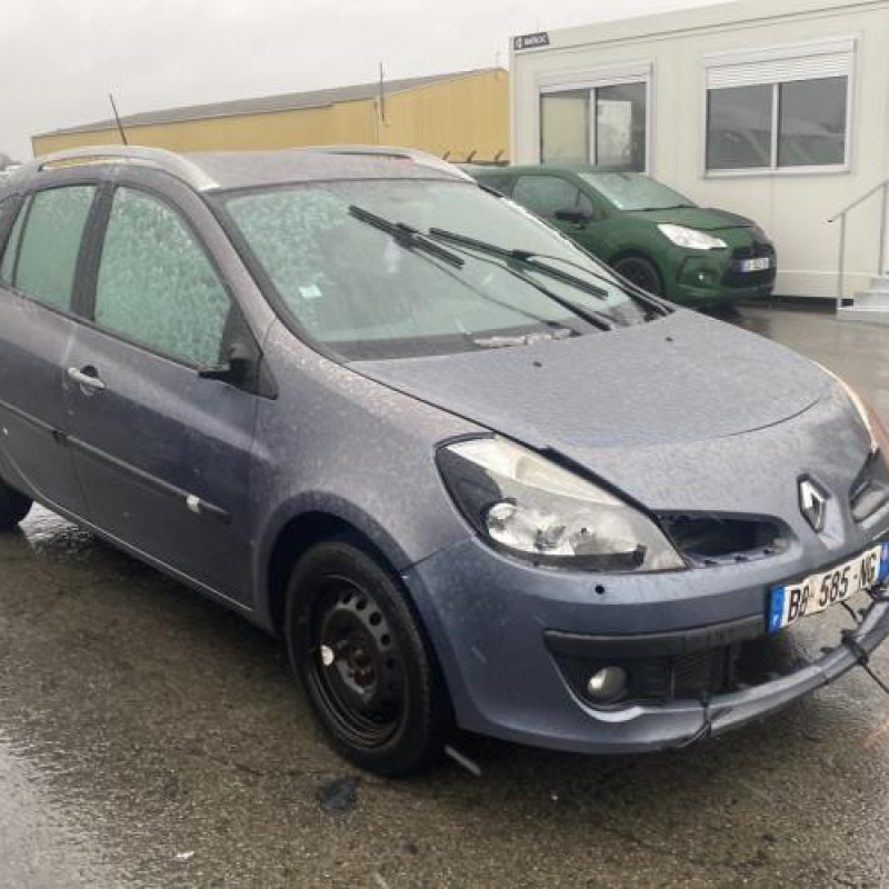 Feu arriere principal gauche (feux) RENAULT CLIO 3 Photo n°8