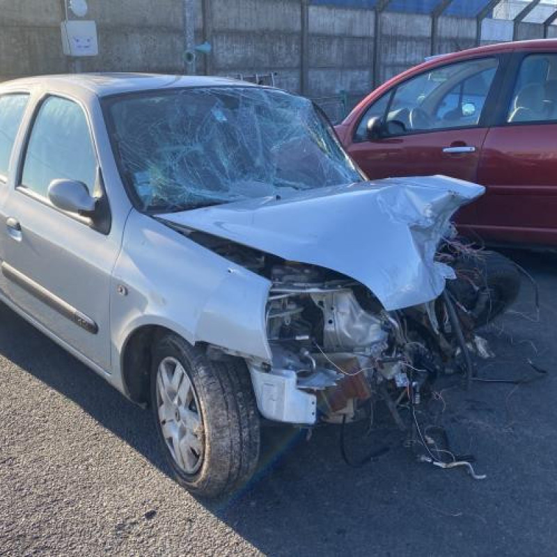 Feu arriere stop central RENAULT CLIO 2 Photo n°5