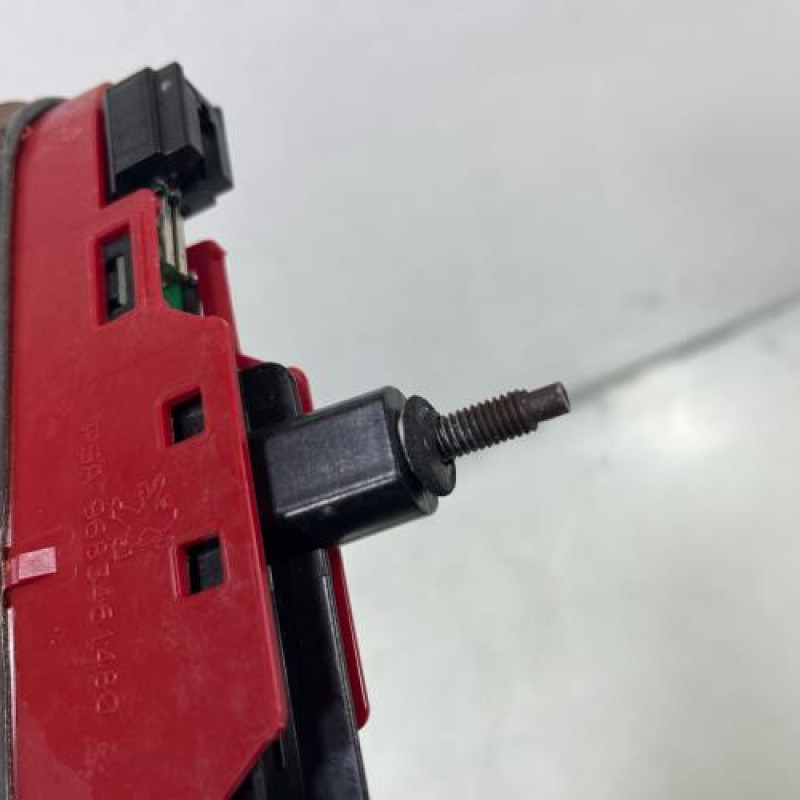 Feu arriere stop central PEUGEOT 3008 1 Photo n°5