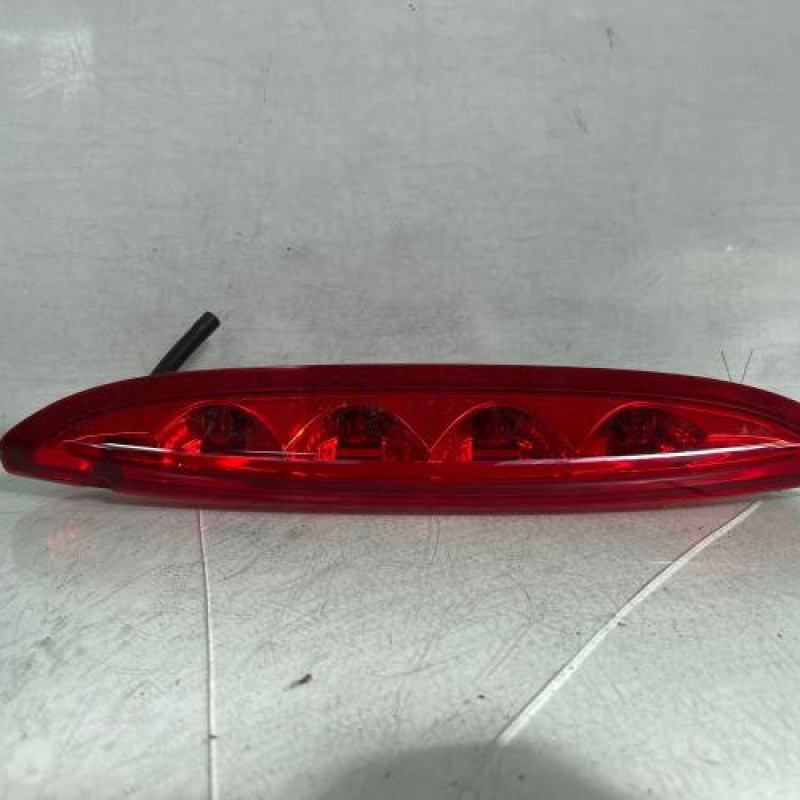 Feu arriere stop central PEUGEOT 208 1 Photo n°1