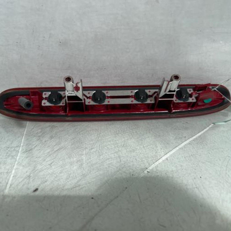 Feu arriere stop central PEUGEOT 208 1 Photo n°2