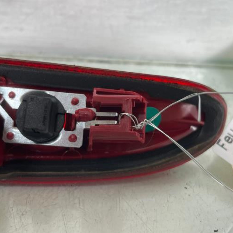 Feu arriere stop central PEUGEOT 208 1 Photo n°3