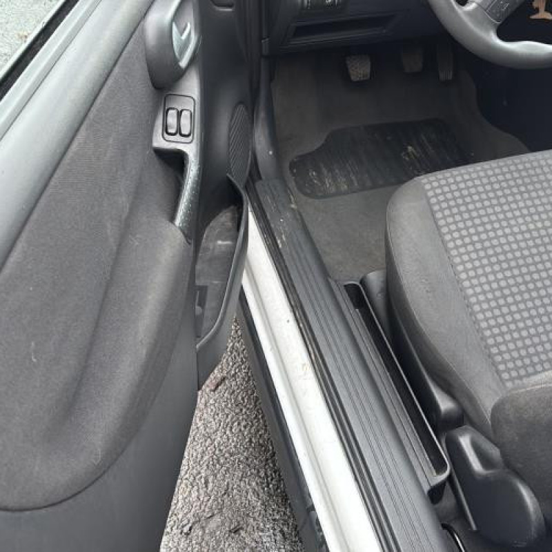 Aile avant droit OPEL CORSA C Photo n°14