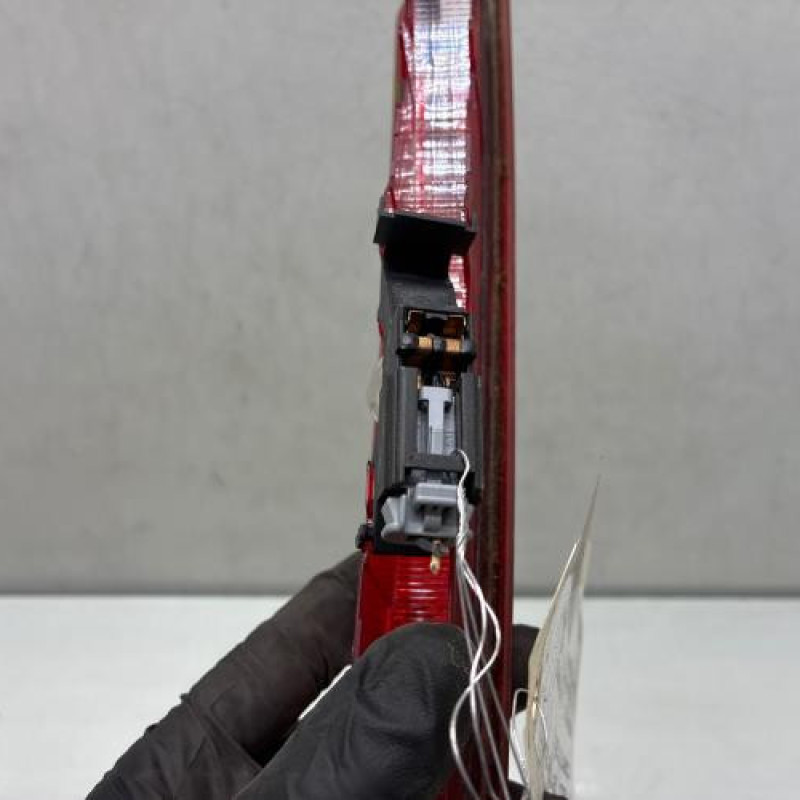 Feu arriere stop central RENAULT CLIO 3 Photo n°3