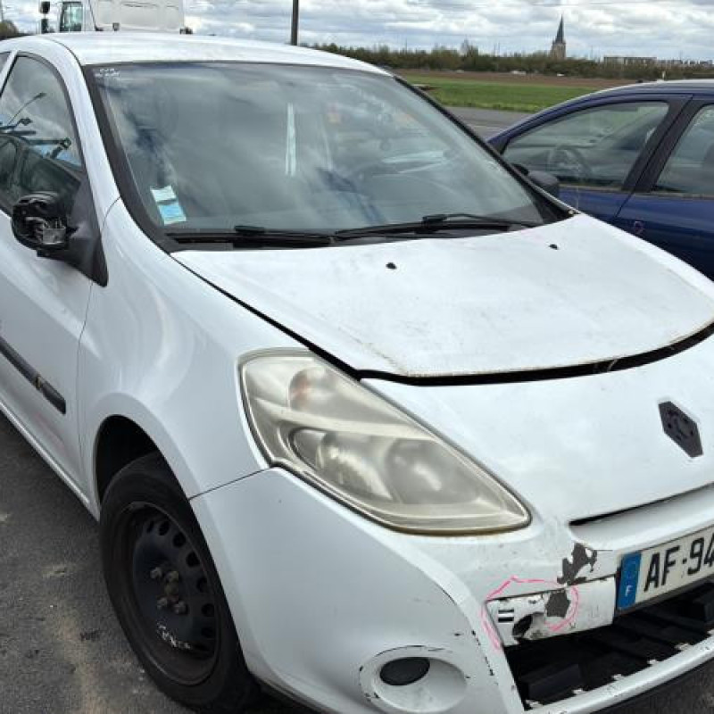 Feu arriere stop central RENAULT CLIO 3 Photo n°6