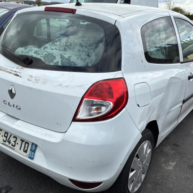 Feu arriere stop central RENAULT CLIO 3 Photo n°7
