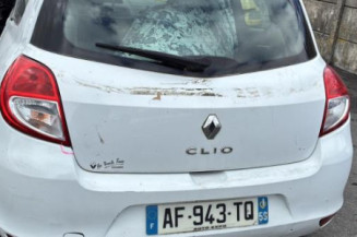 Feu arriere stop central RENAULT CLIO 3