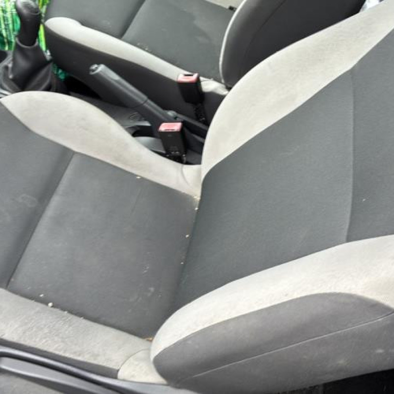 Feu arriere stop central RENAULT CLIO 3 Photo n°15