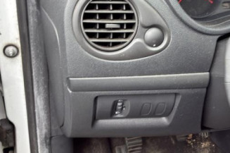 Feu arriere stop central RENAULT CLIO 3