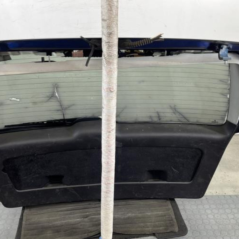 Malle/Hayon arriere VOLKSWAGEN GOLF 4 Photo n°8