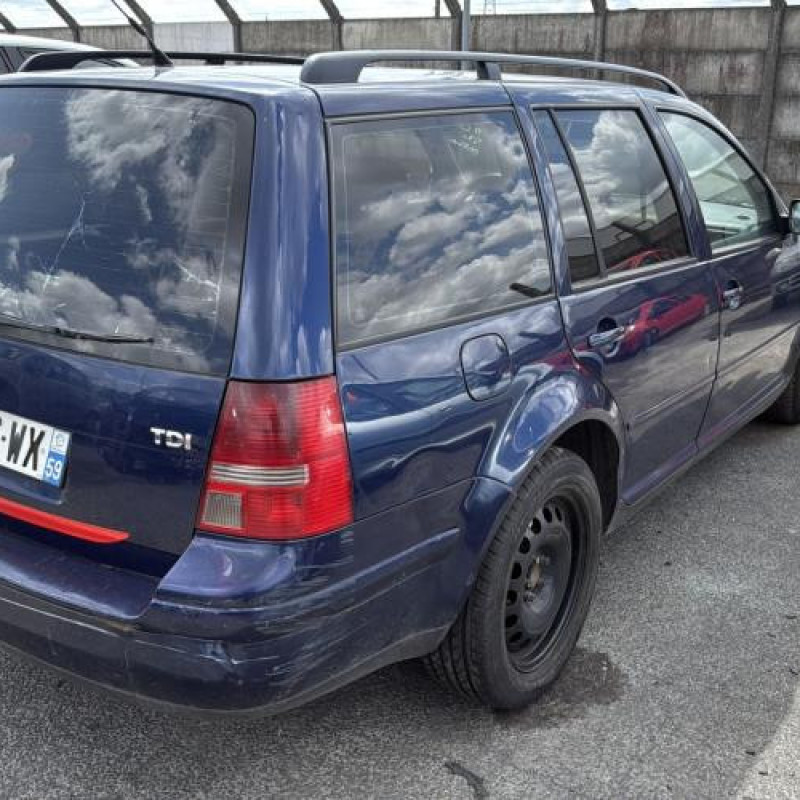 Malle/Hayon arriere VOLKSWAGEN GOLF 4 Photo n°11