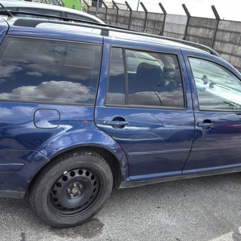 Malle/Hayon arriere VOLKSWAGEN GOLF 4 Photo n°15