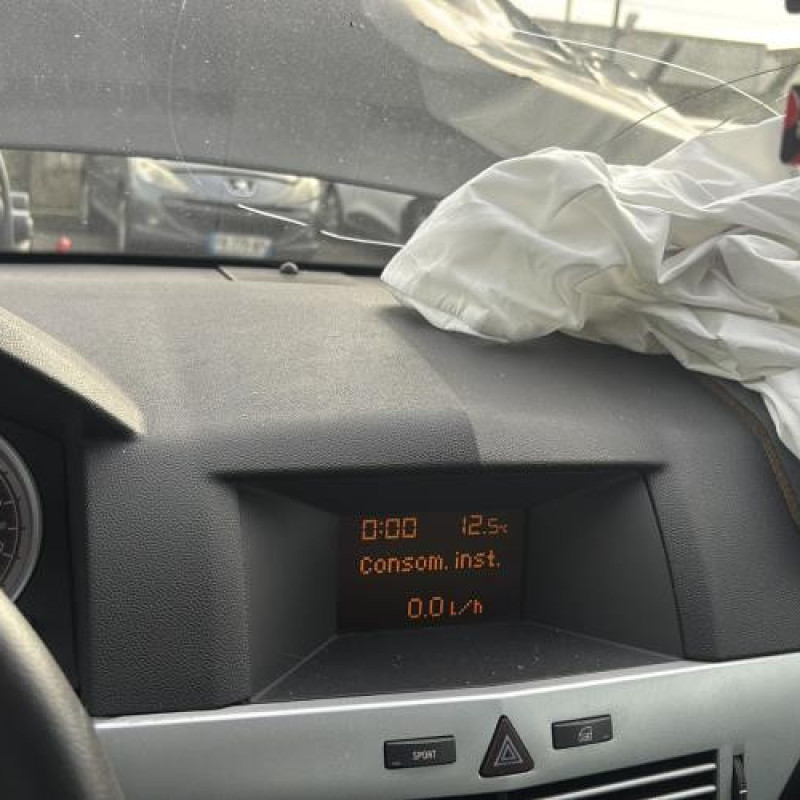 Pare choc arriere OPEL ASTRA H Photo n°8