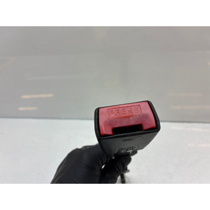 Attache ceinture avant droit RENAULT CLIO 3 Photo n°3