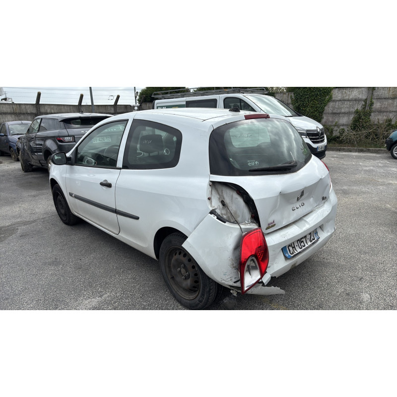 Attache ceinture avant droit RENAULT CLIO 3 Photo n°10