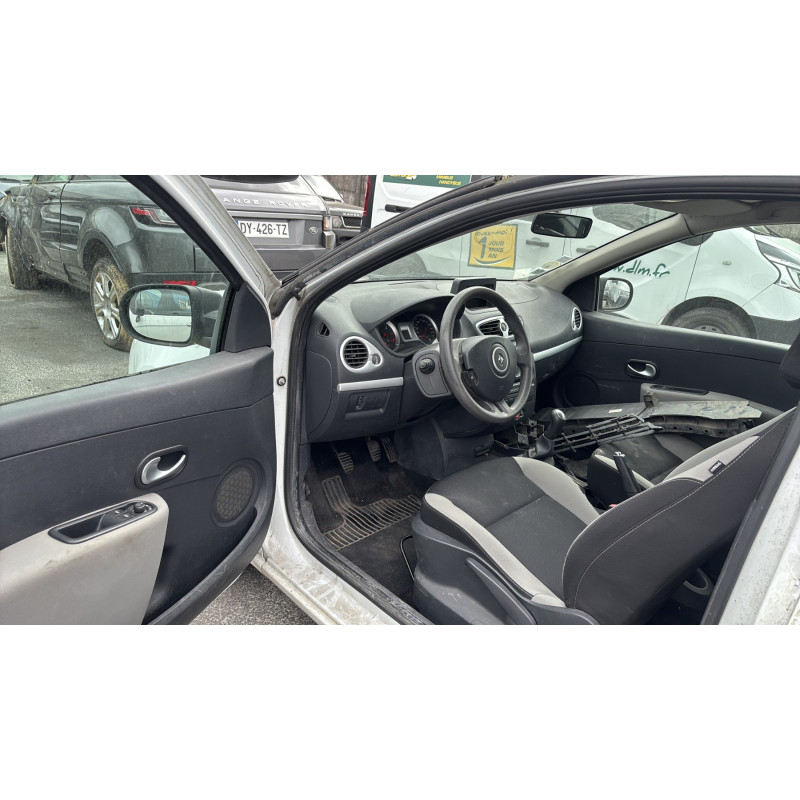 Attache ceinture avant droit RENAULT CLIO 3 Photo n°15