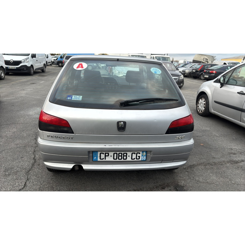 Pare boue avant gauche PEUGEOT 306 Photo n°9