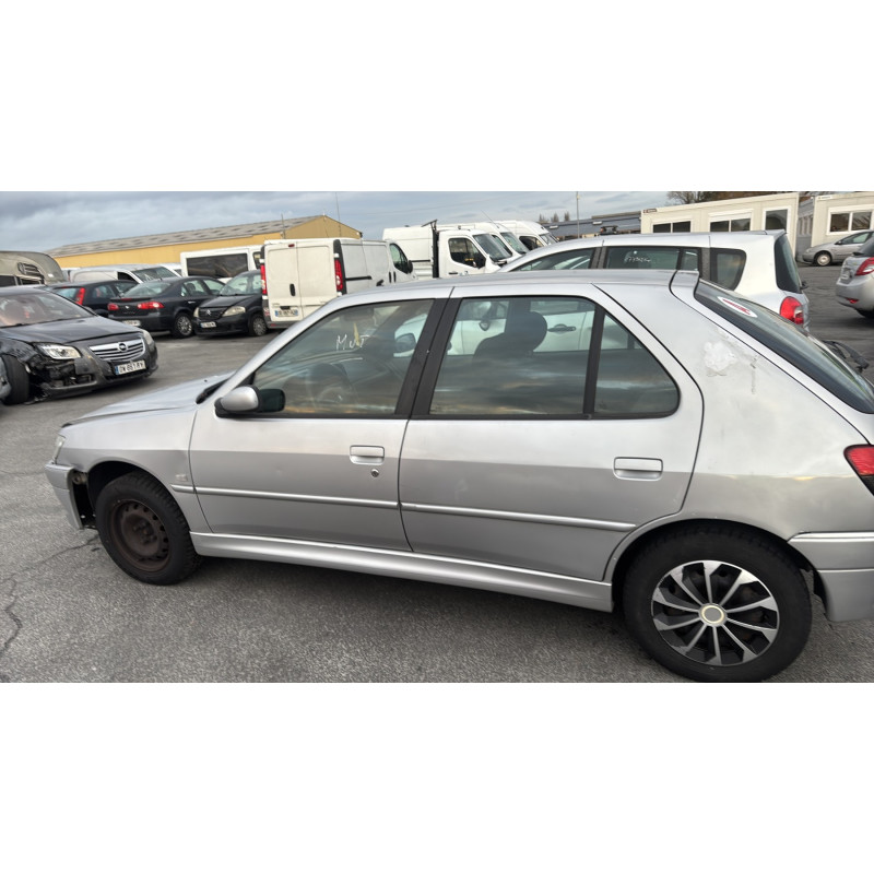 Pare boue avant gauche PEUGEOT 306 Photo n°10